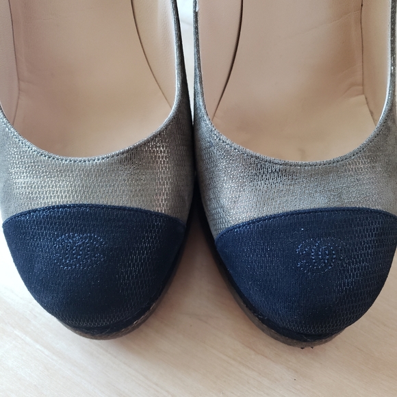 sold ✅Chanel Two-tone Round Cap Toe Escarpins Pumps 39.5 - Picture 3 of 10